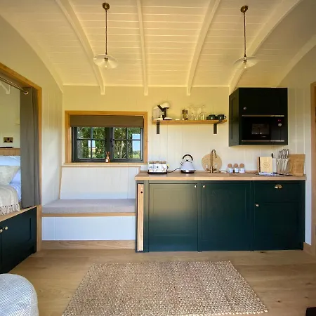 The Rabbit Warren Shepherd Hut Ketton Exterior photo